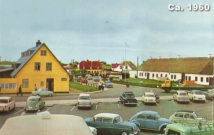Torvet i Blokhus ca. 1960 og 2015. I midten Foto Løvstrøm. (Animation)